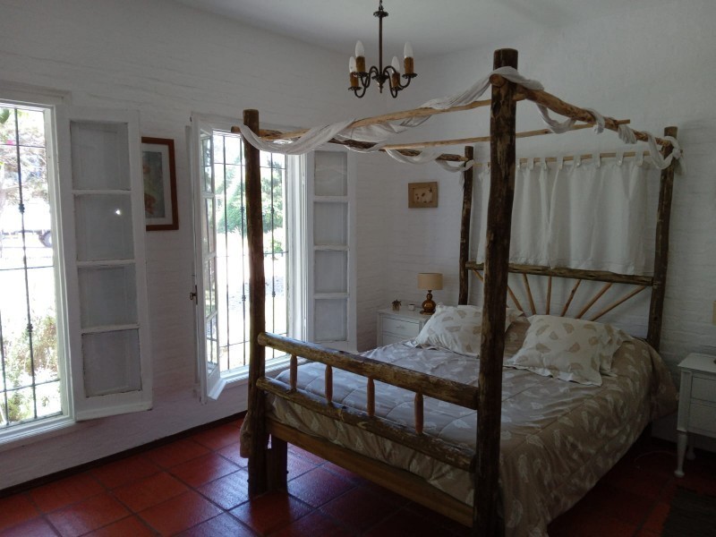 Casa en alquiler y venta sobre Montoya, La Barra con vista al mar.